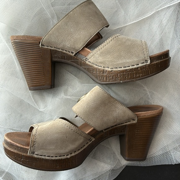 Dansko high Platform wedge leather sandal with buckle TAUPE SUEDE size 40 - Picture 5 of 10